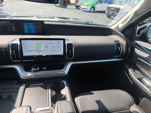 Used 2025 Ford Expedition Platinum AWD/4WD image 22