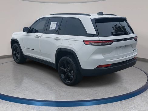 Used 2024 Jeep Grand Cherokee Limited w/ Black Appearance Package RWD image 7