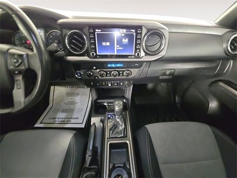 Used 2022 Toyota Tacoma TRD Off-Road image 11