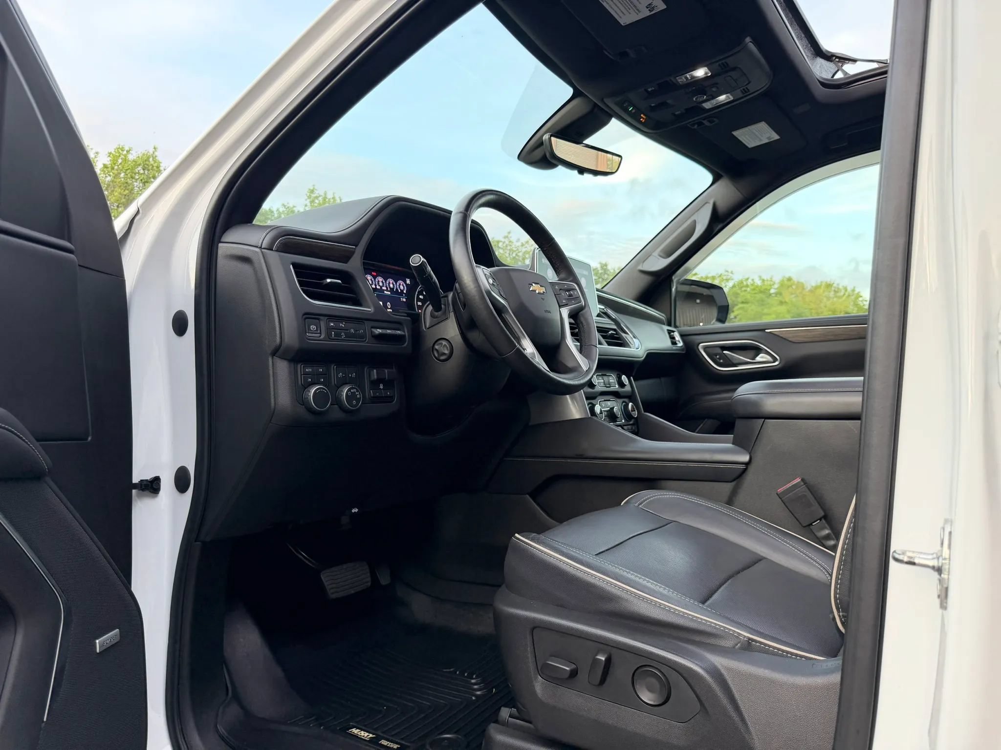 Used 2021 Chevrolet Tahoe Premier w/ Premium Package AWD/4WD image 22