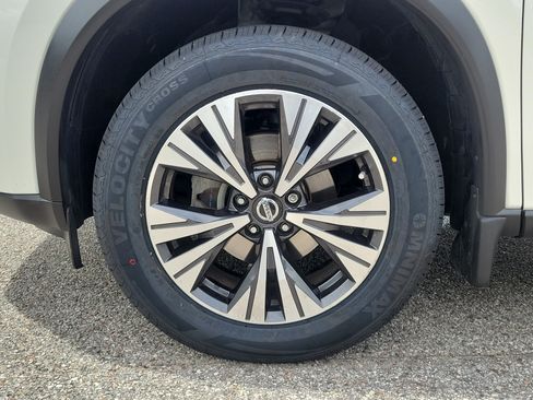 Certified 2021 Nissan Rogue SV FWD image 9