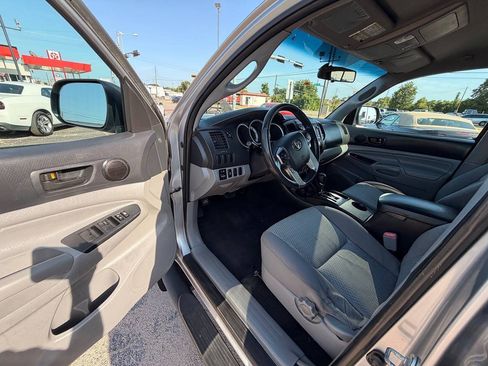 Used 2014 Toyota Tacoma PreRunner w/ Convenience Package RWD image 10