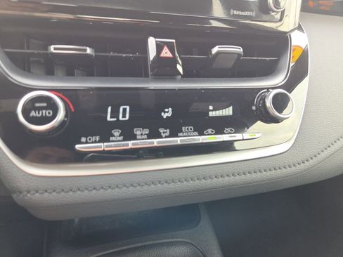 Used 2022 Toyota Corolla SE w/ SE Premium Package FWD image 39