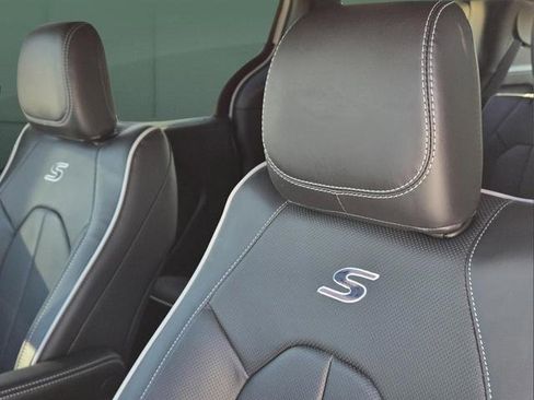 New 2026 Chrysler Pacifica Limited w/ S Appearance Package image 19