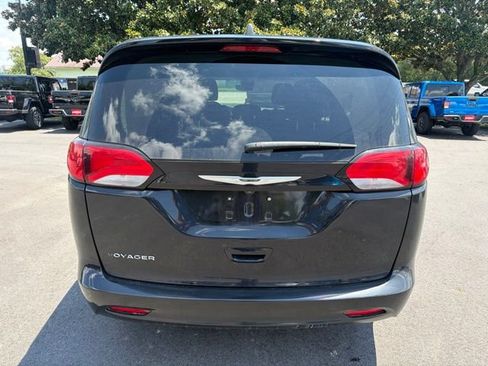 Used 2024 Chrysler Voyager LX FWD image 5