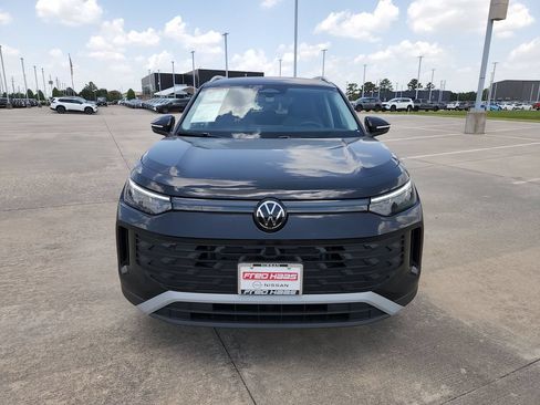 Used 2026 Volkswagen Tiguan SE AWD/4WD image 11