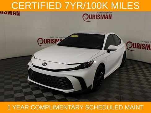 Used 2025 Toyota Camry SE FWD image 1