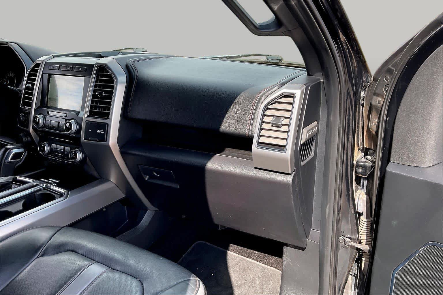 Used 2018 Ford F150 Platinum w/ Equipment Group 701A Luxury AWD/4WD image 18