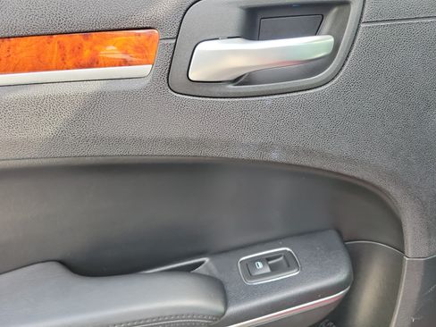 Used 2014 Chrysler 300 RWD image 20