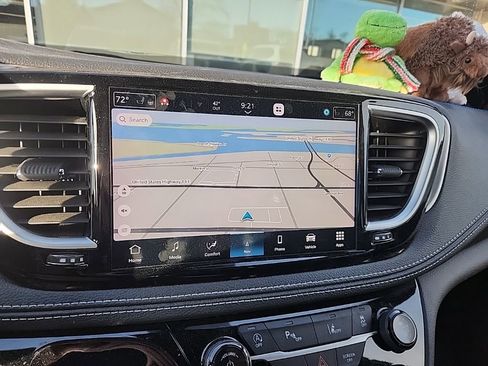 Used 2023 Chrysler Pacifica Limited w/ S Appearance Package image 22