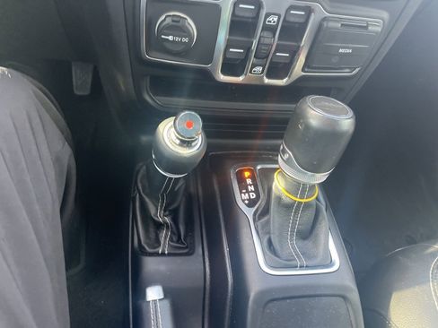 Used 2021 Jeep Gladiator Overland image 16