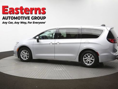Used 2023 Chrysler Pacifica Touring-L FWD image 64