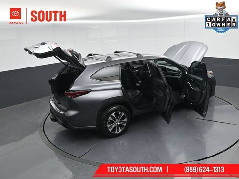 Used 2024 Toyota Highlander XLE AWD/4WD image 55