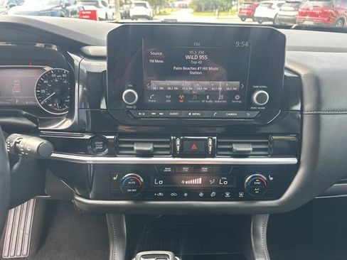 Used 2025 Nissan Pathfinder SV FWD image 18