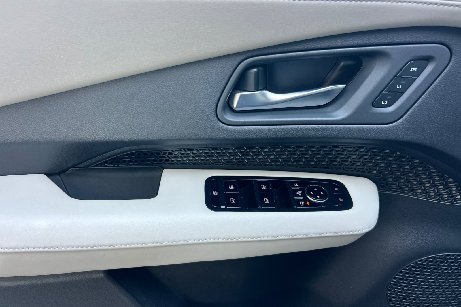 Certified 2023 Nissan Ariya FWD image 11