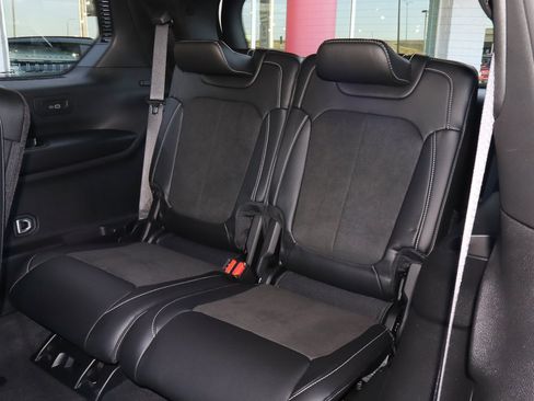 Used 2025 Jeep Grand Cherokee L Altitude image 10