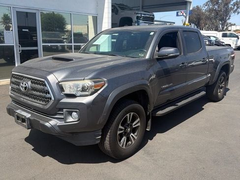Used 2017 Toyota Tacoma TRD Sport RWD image 1