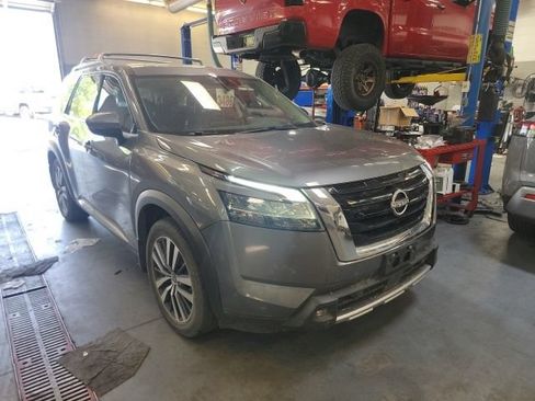 Certified 2022 Nissan Pathfinder Platinum w/ Cargo Package FWD image 1