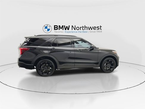 Used 2024 Ford Explorer ST-Line w/ Class IV Trailer Tow Package AWD/4WD image 3