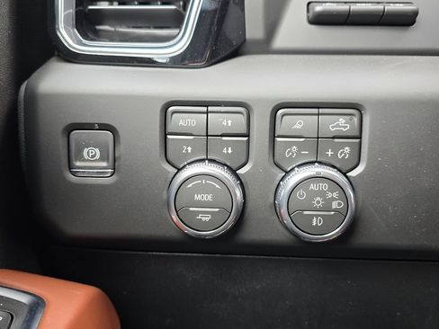 Used 2026 GMC Sierra 2500 Denali Ultimate w/ Snow Plow Prep/Camper Package AWD/4WD image 19
