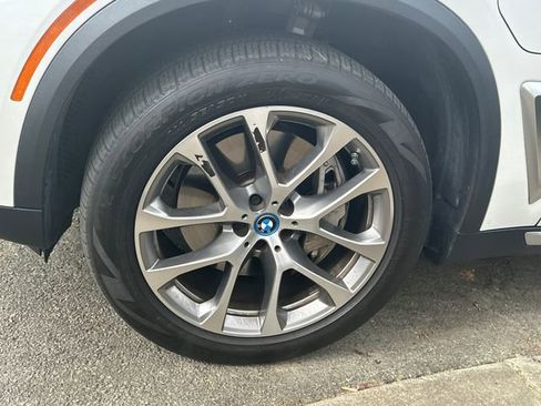 Used 2025 BMW X5 xDrive50e w/ Executive Package image 4