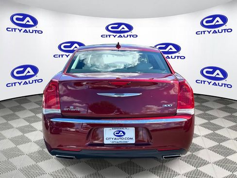 Used 2018 Chrysler 300 Limited image 5