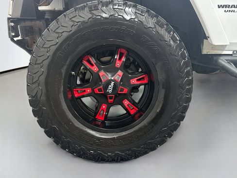 Used 2016 Jeep Wrangler Unlimited Rubicon w/ Connectivity Group AWD/4WD image 30