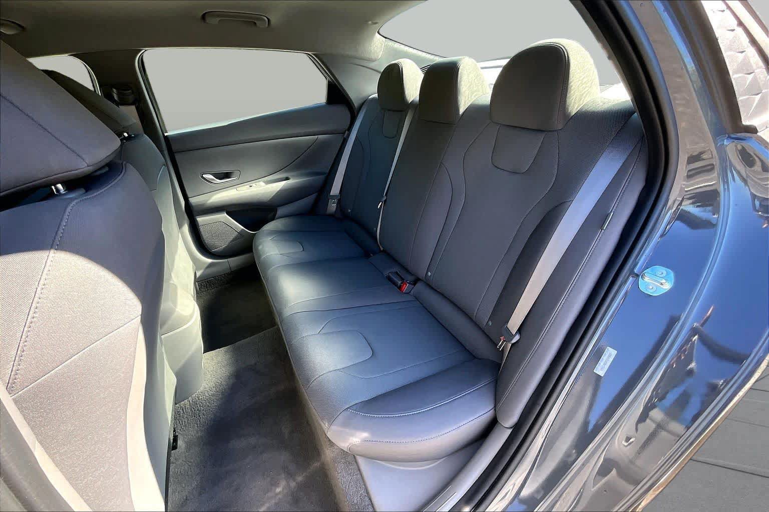 Used 2026 Hyundai Elantra SE FWD image 20