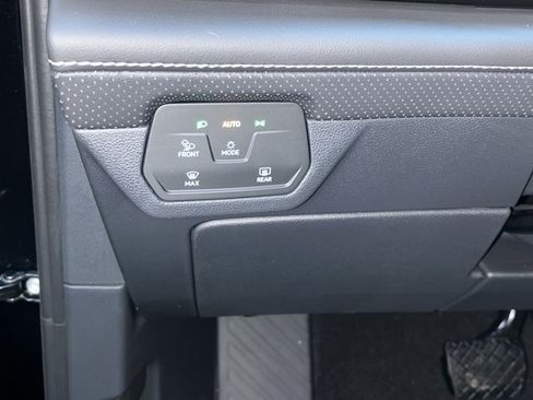 New 2026 Volkswagen Atlas Cross Sport SE image 26