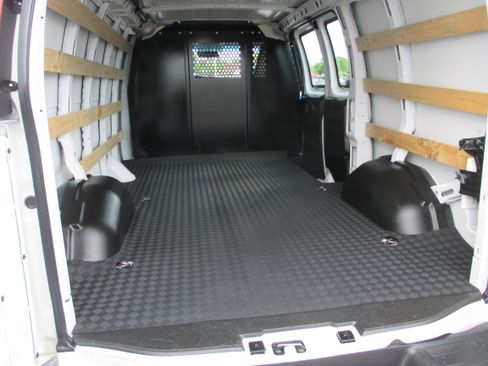 Used 2024 Chevrolet Express 2500 w/ Driver Convenience Package RWD image 9