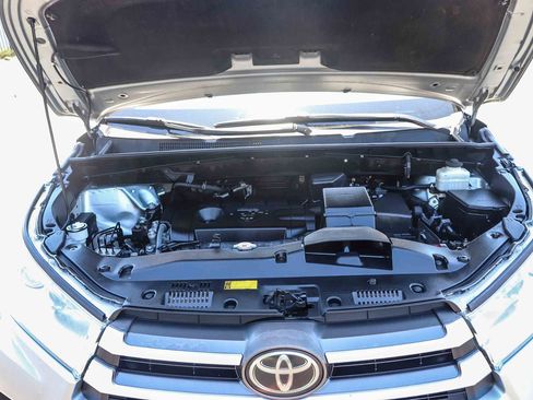 Used 2017 Toyota Highlander LE w/ Carpet Mat Package FWD image 33