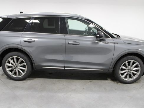 Used 2022 Lincoln Corsair AWD w/ Premium Package image 11
