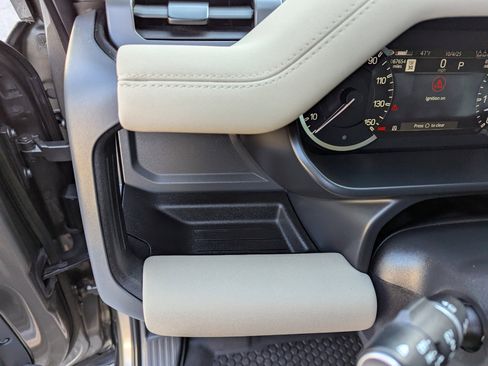 Used 2023 Land Rover Defender 110 X-Dynamic SE image 16