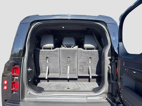 Used 2023 Land Rover Defender 130 X-Dynamic SE image 12