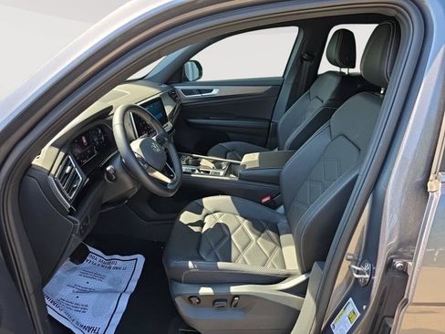 Used 2024 Volkswagen Atlas Cross Sport SE w/ Panoramic Sunroof Package AWD/4WD image 6