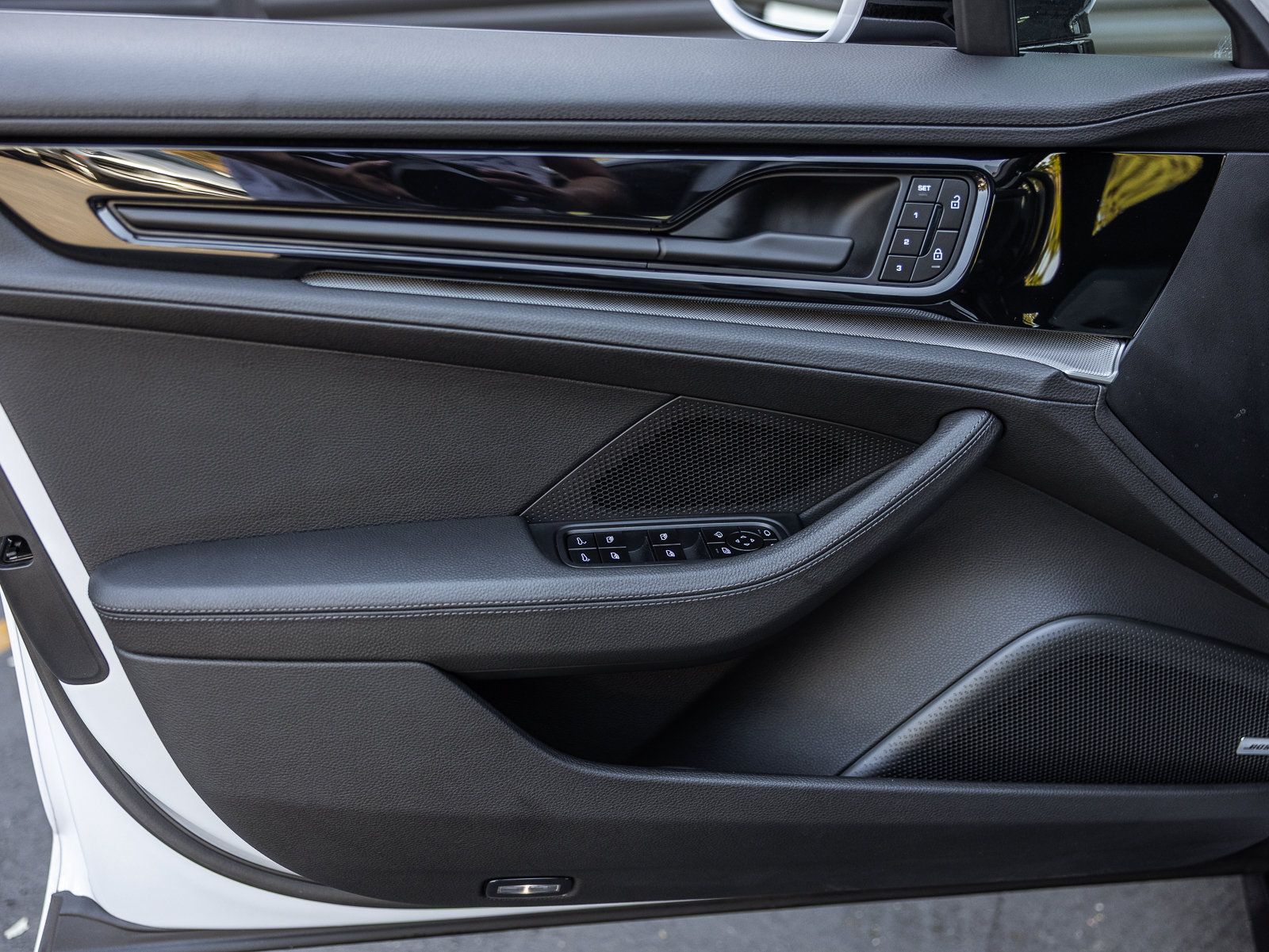Certified 2025 Porsche Panamera 4 AWD/4WD image 20
