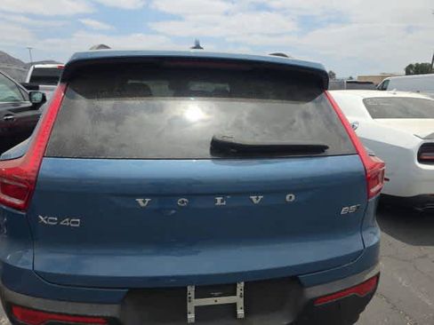 Used 2025 Volvo XC40 B5 Plus AWD/4WD image 3