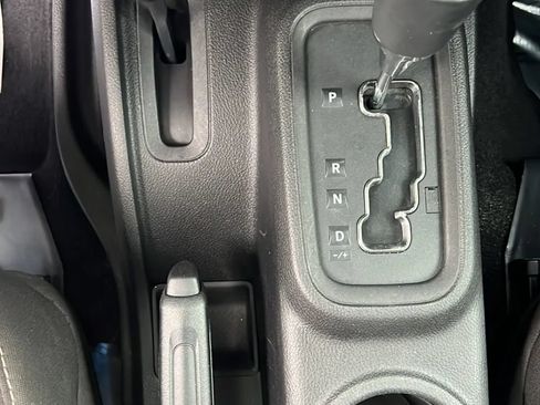 Used 2014 Jeep Wrangler Unlimited Sahara w/ Connectivity Group AWD/4WD image 27