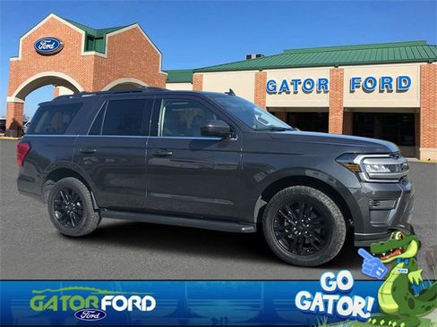 Used 2024 Ford Expedition XLT image 1
