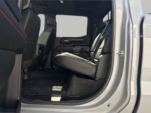 Used 2024 GMC Sierra 1500 AT4 w/ Technology Package image 29