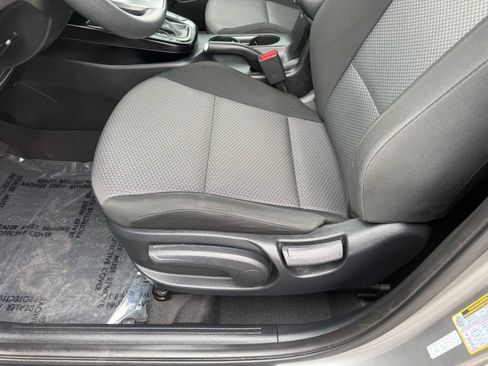 Used 2025 Kia Soul LX w/ LX Technology Package FWD image 14