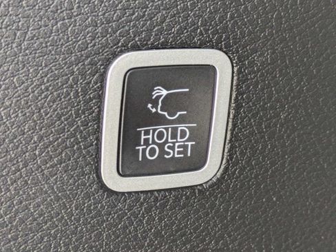 Used 2022 Jeep Wagoneer Series II RWD image 13