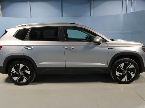 Used 2024 Volkswagen Taos SE image 30