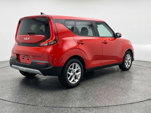 Used 2025 Kia Soul LX w/ LX Technology Package FWD image 9