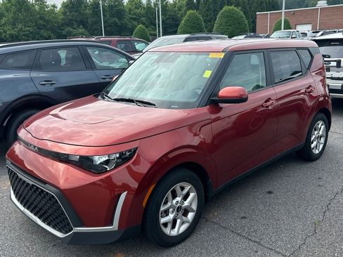 Certified 2023 Kia Soul LX w/ LX Technology Package FWD image 10