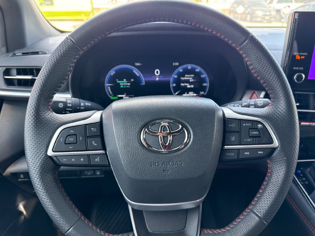 Certified 2025 Toyota Sienna XSE FWD image 24