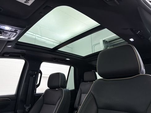 Used 2024 Chevrolet Tahoe Premier AWD/4WD image 3