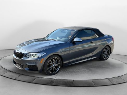 Used 2015 BMW M235i Convertible image 3