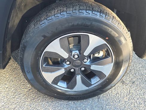 Used 2022 Jeep Grand Cherokee Limited 4xe w/ Luxury Tech Group II image 36