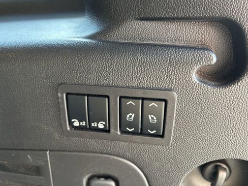 Used 2016 Chevrolet Suburban LTZ image 9